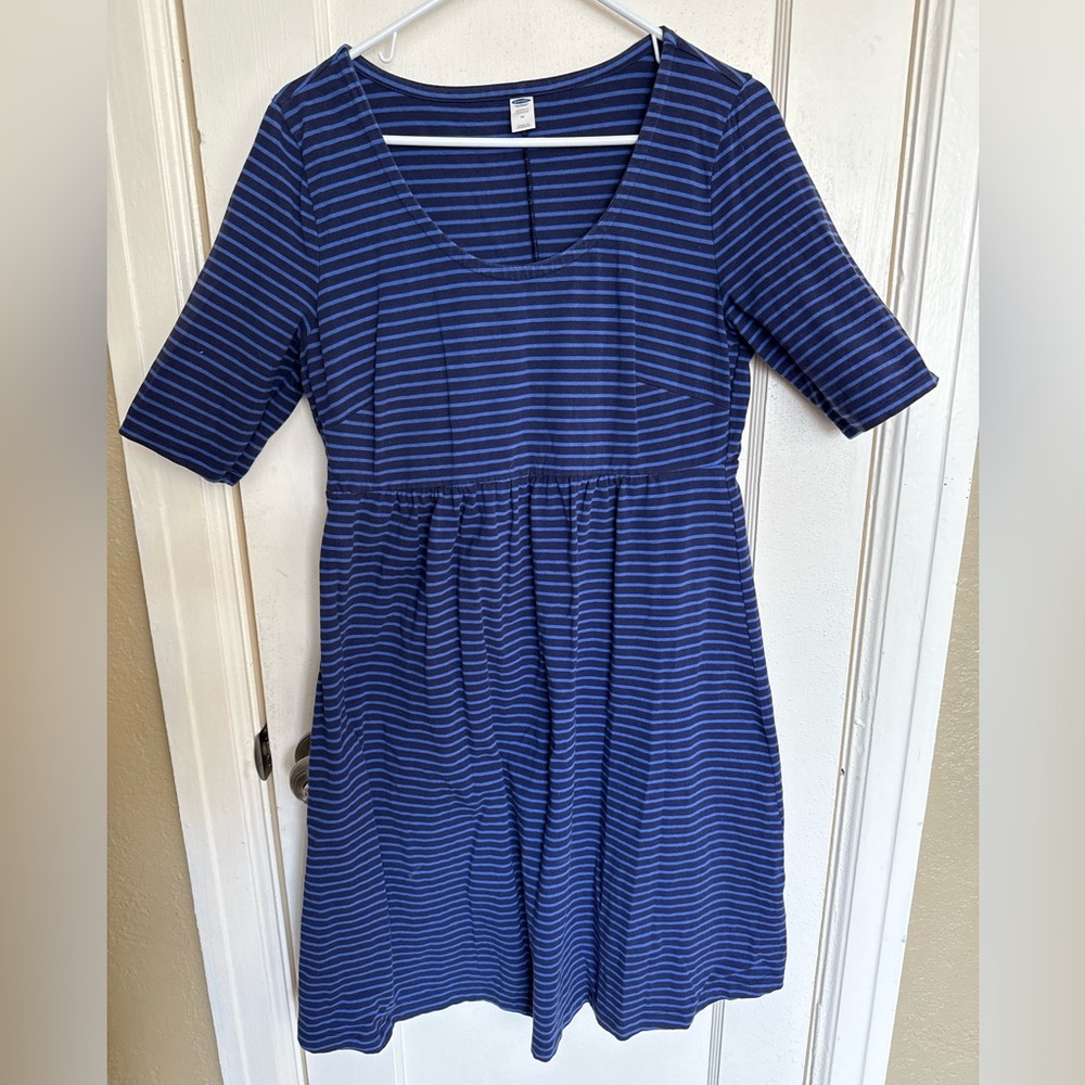 Old Navy Navy & Light Blue Striped Scoop Neck Maternity Midi Dress. Size M